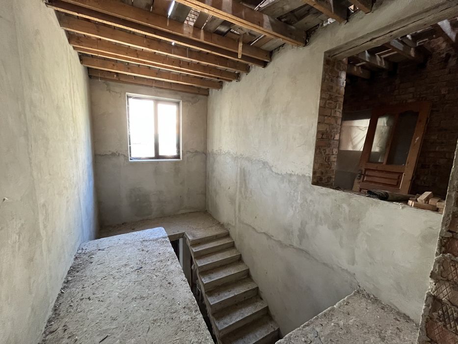 Продаж будівлі в центрі Яремче