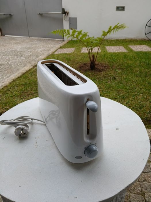 Torradeira da marca Krea, modelo TT130.