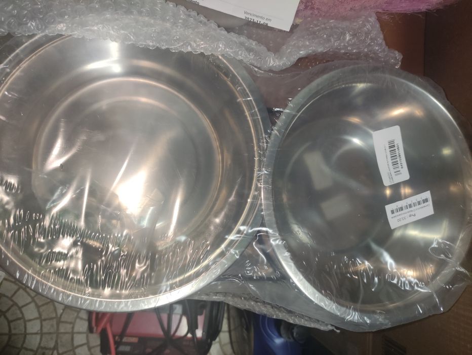 Comedouro duplo de parede