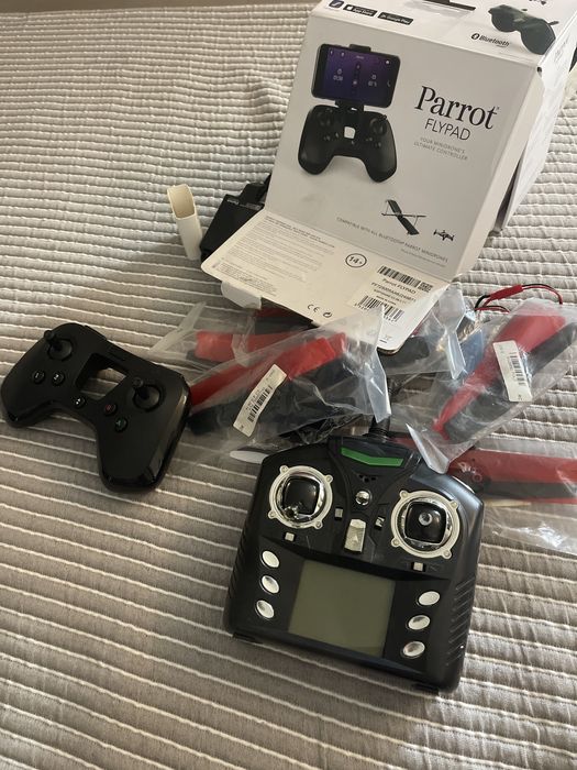 Material para Drones – Lote Variado | Parrot Flypad + Comando
