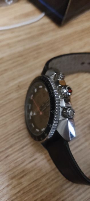 Продаются часы Sector mountain master