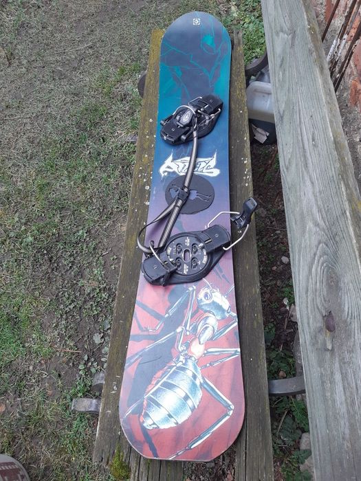 Deska snowboardowa z wiązaniami 148cm