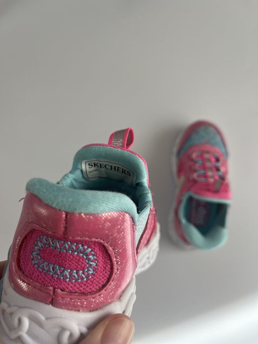 Кросівки для дівчинки Skechers 22