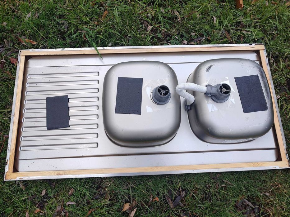 Zlewozmywak dwu komorowy z ociekaczem z nierdzewki