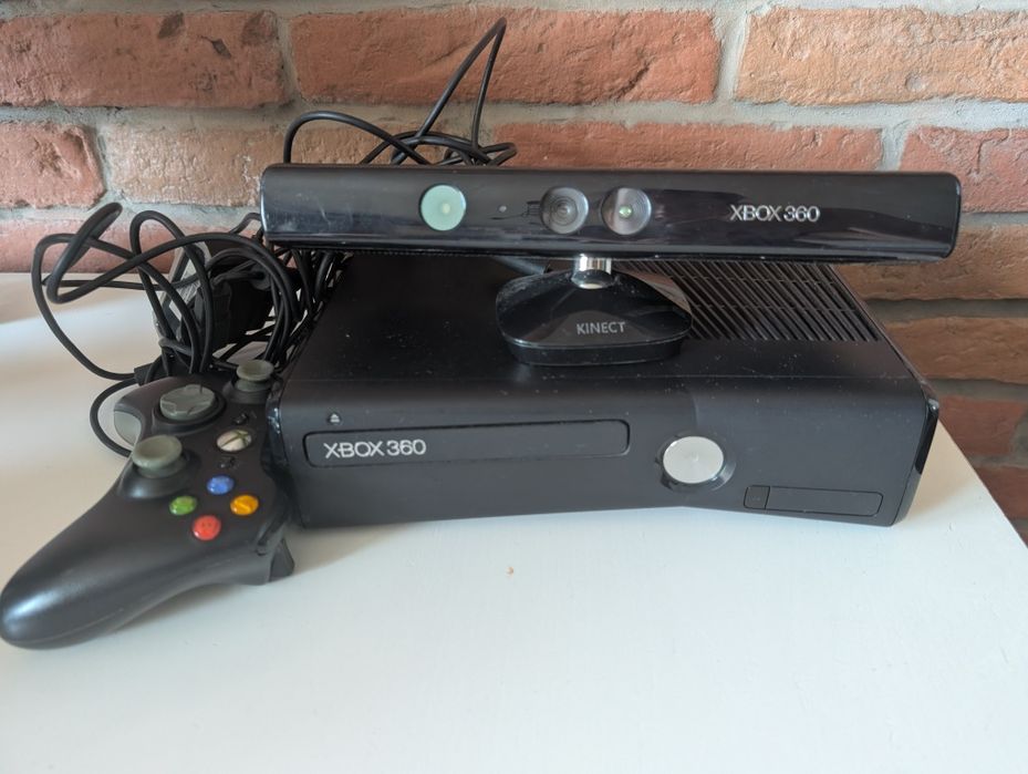 Konsola Xbox 360 + pad + Kinect