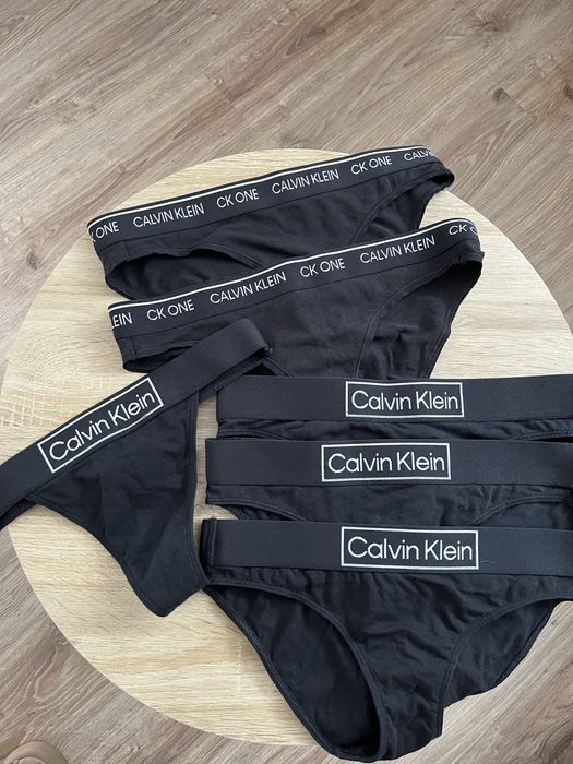 Komplet damski czarny  figi 5 szt i 1 szt stringi  calvin klein stan b