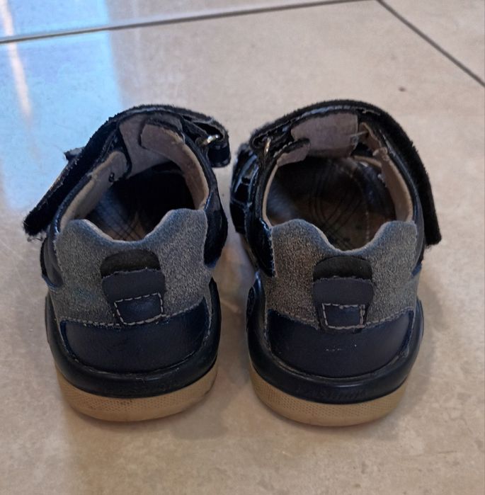 Дитячі  босоніжки