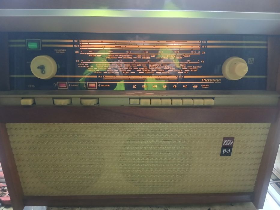 Продам радіо усе працює.