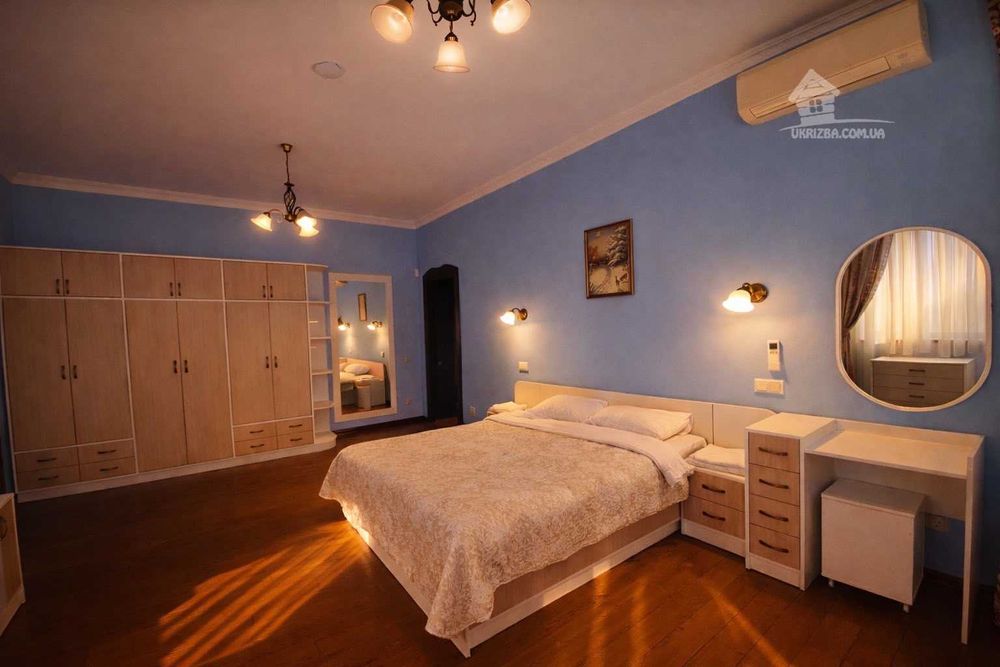 Посуточно.10км от Киева,5 спален,баня,теплый бассейн,бильярд,генератор