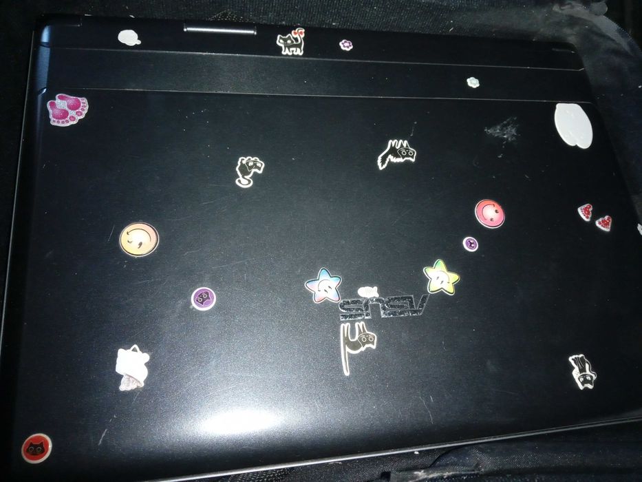 Laptop445080741872947201