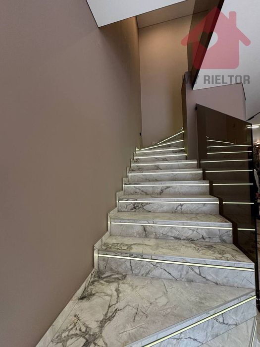 Продаж котеджу з сучасним дизайнерським ремонтом!