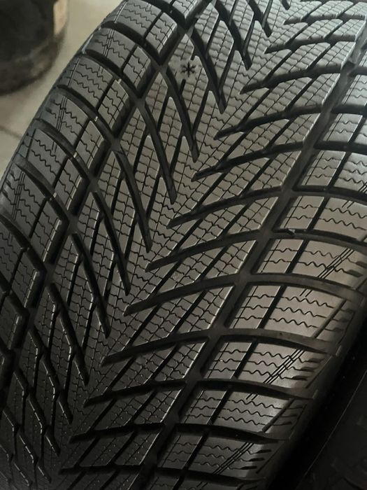 245/40/18+225/45/18 R18 Goodyear UltraGrip Perfomance 3 4шт зима