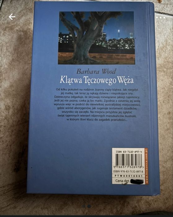 Książka pod tytulem „Klątwa Tęczowego Węża”.
