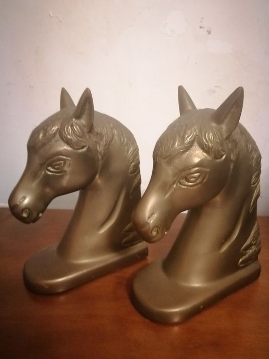 Cerra-livros cabeças de cavalo