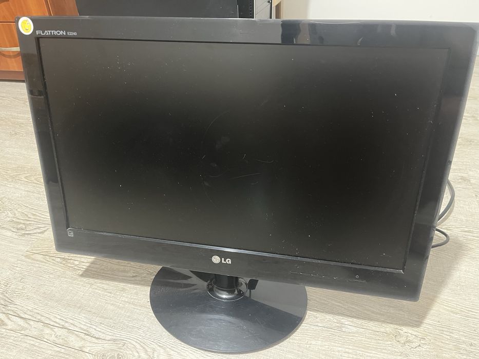Монитор LG e2240s-pn 22 диагональ