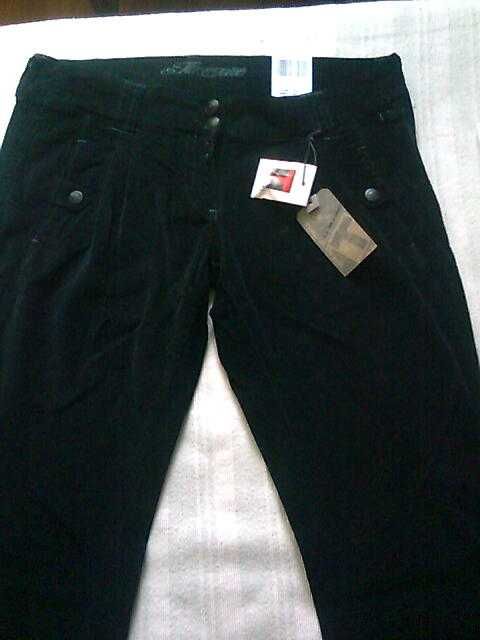 Calças de veludo Timezone com etiqueta