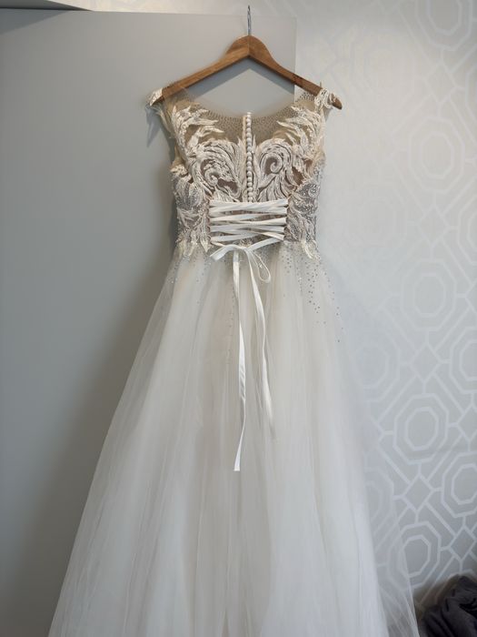 Вишукана весільна сукня