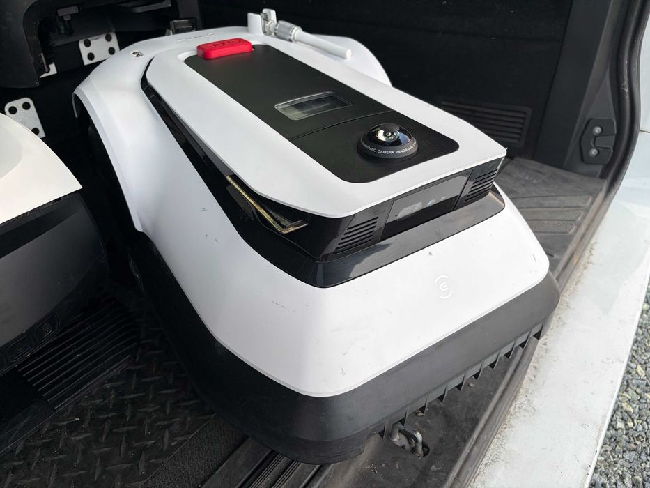 Robot koszący ECOVACS Goat G1 1600m + stacja + 2 latarnie