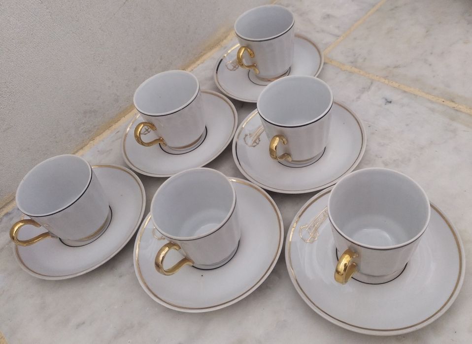 Кавовий набір чашок.