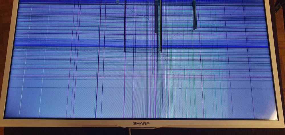 Sprzedam TV SHARP LC32CHE5100- uszkodzona matryca.