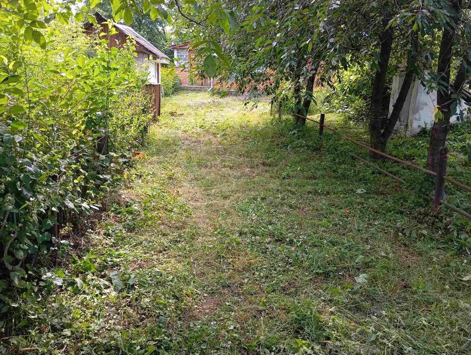 ТЕРМІНОВО  ПРОДАЄТЬСЯ  будинок на дві окремі половини смт.Червоне Бердичівський р-н, Житомирська обл