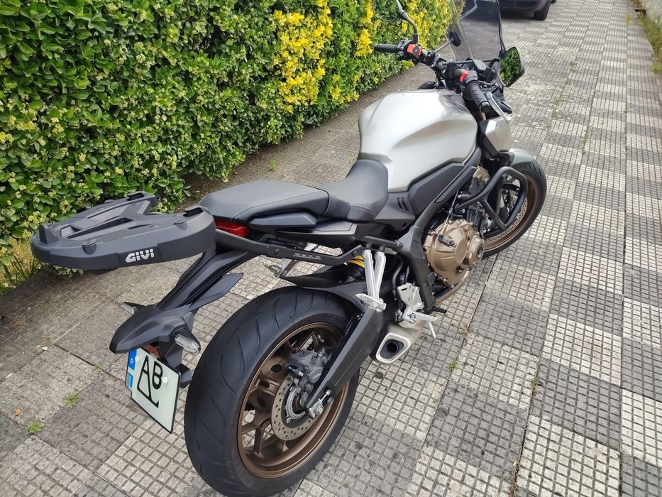 Honda CB -650 R*