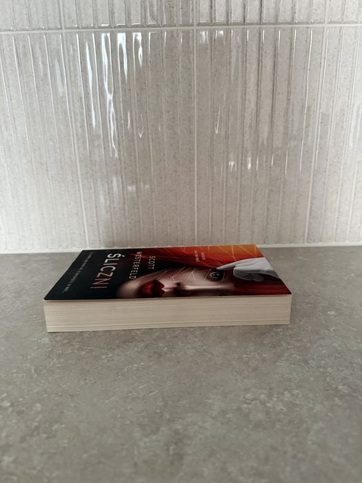 Śliczni, Scott Westerfeld