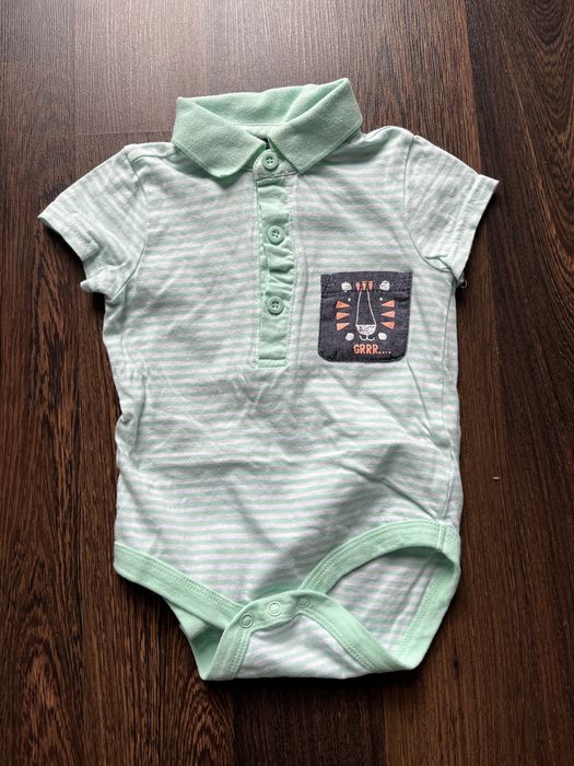Body z kołnierzykiem + krótkie spodenki r80