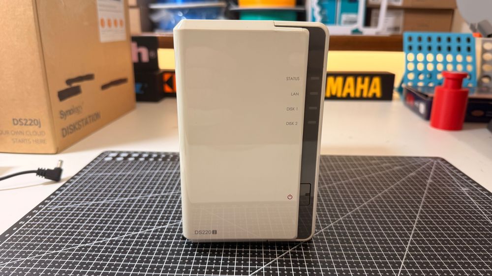 Serwer NAS Synology 220J + 2 x 1 TB HDD / 2 TB - oryginalne pudełko