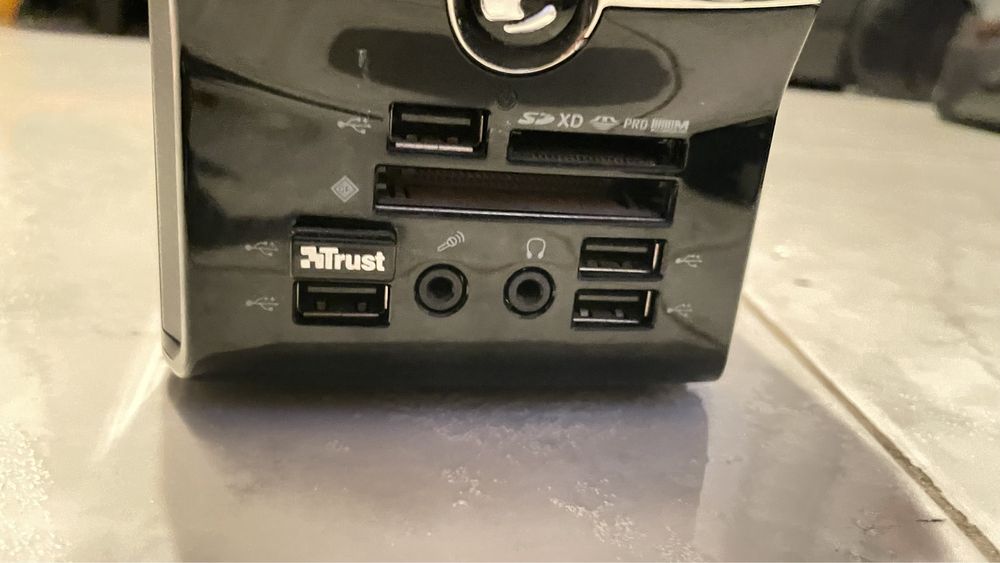 Logitech Tower Elements and Speakers423919680750899203