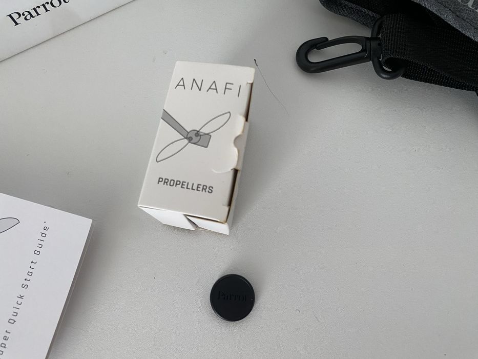 Caixa + Bolsa transporte + acessorios Parrot Anafi