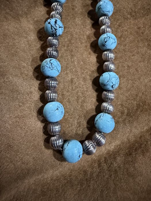 Colar de prata com bolas