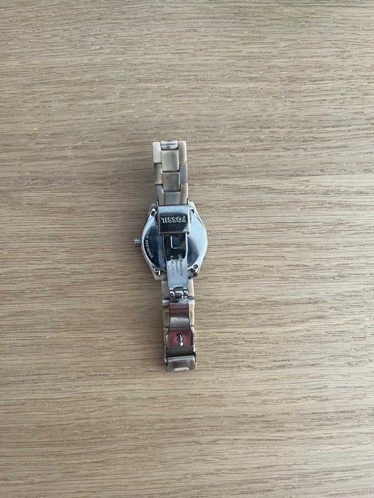 Relógio Fossil analógico com lata