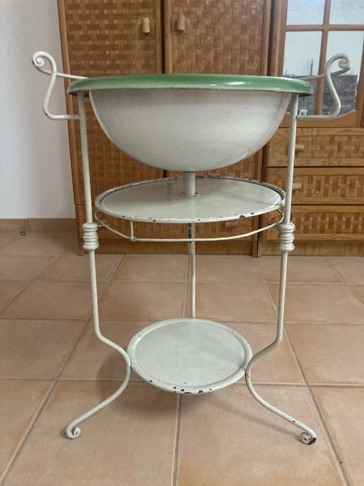 Lavatório vintage em esmalte