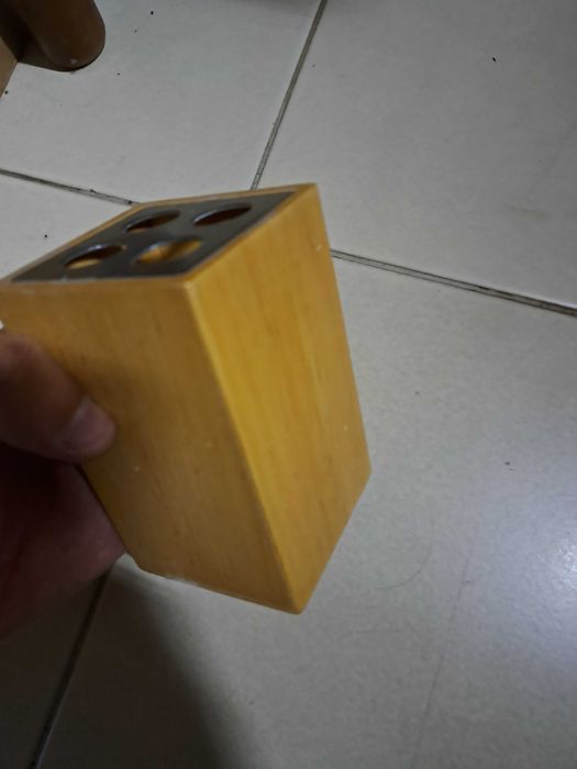 Copo para escovas de dentes em bom estado