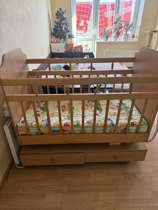 Дитяча колиска деревʼяна