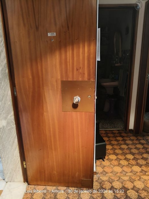 Executo trabalhos da construção