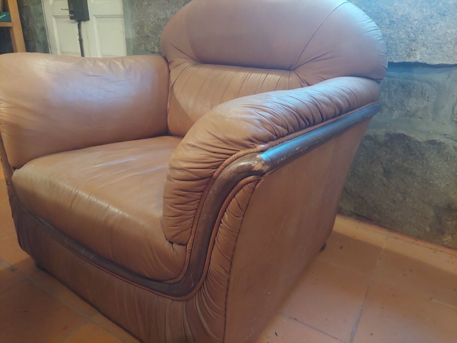 Conjunto de sofás em pele