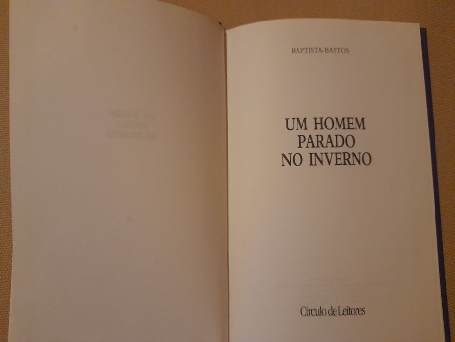 "Um homem parado no Inverno"