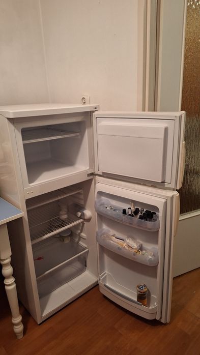 Sprzedam lodówkę i pralkę, działają i  są sprawne po 200 zl