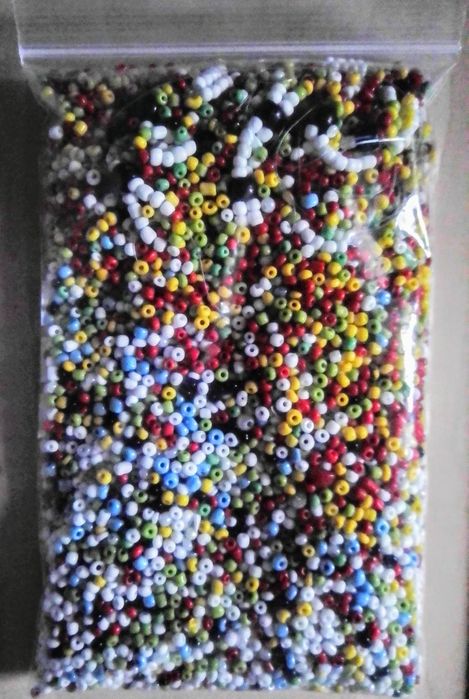 Missangas de vidro .Sacos de 450g e 730g.
Missangas