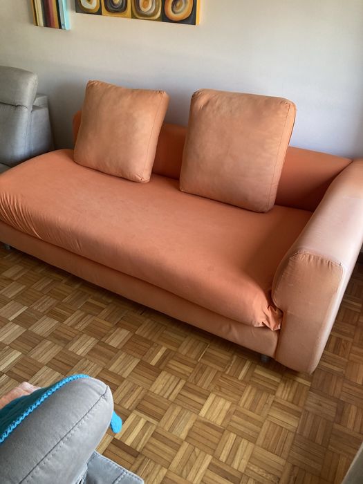 Sofa orange 2.10m x 1.07m usado
