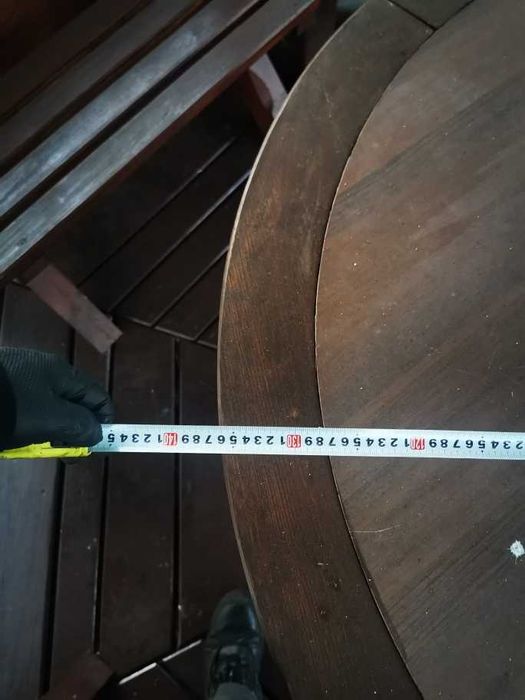 Altana ogrodowa ze stołem i ławkami