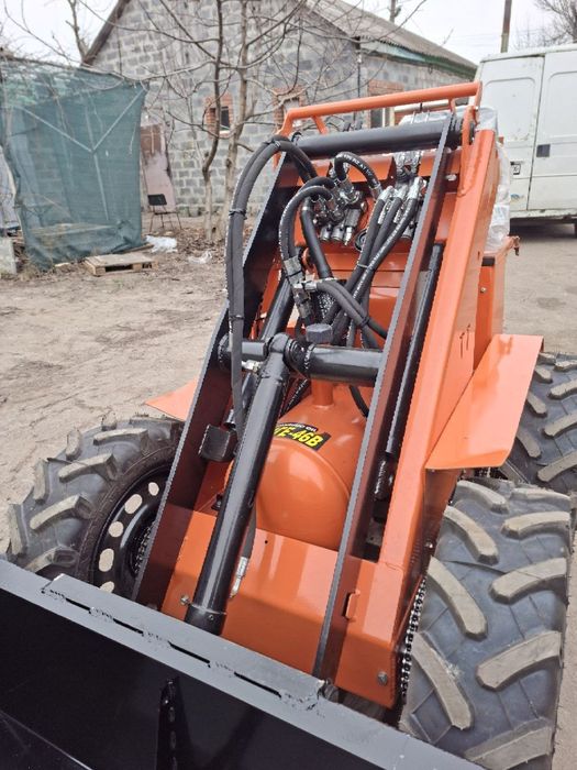 Міні навантажувач з двигуном V2, мінітрактор, мінінавантажувач