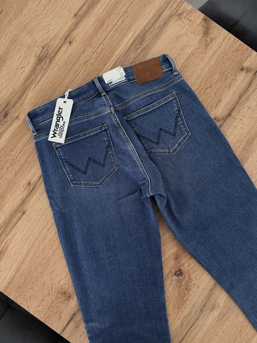 Jeansowe spodnie dzwony Wrangler Boot Cut W27 L32