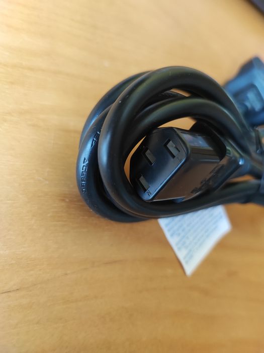 Kabel to komputera, monitora a angielską wtyczką 1,8m