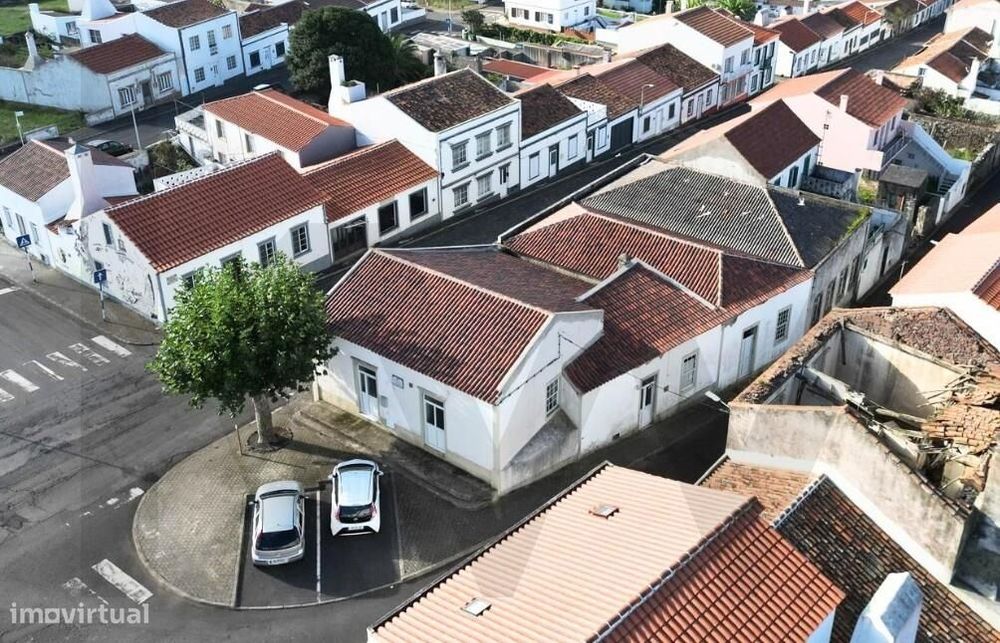Moradia com Elevado Potencial no Centro de Vila do Porto