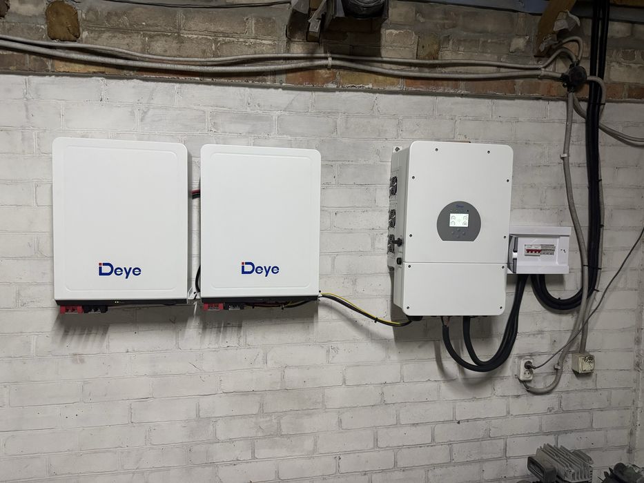 Сонячні панелі, інвертора, кріплення, обладнання для монтажа