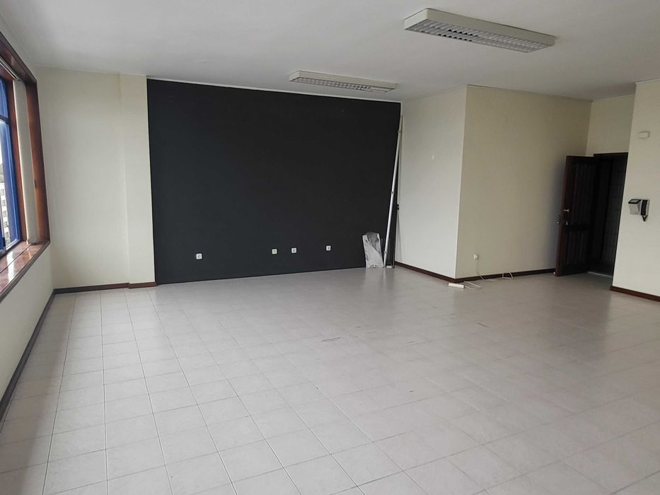 Escritório com 70 m2,  Guardeiras, Maia