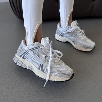 Кросівки Nike Zoom Vomero 5 різні кольори